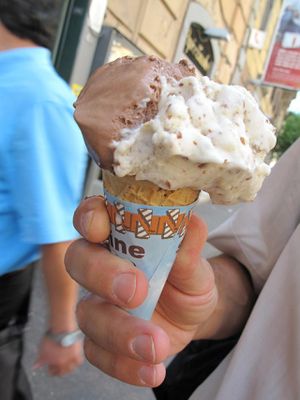 gianduia and almond 2.50€

decent ice cream, at least it tastes like having no artificial aromas at Gelarmony - Marcantonio Colonna in Rome