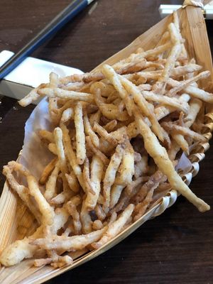 Crispy Shredded Abalone Mushroom with Chewy Texture 手撕杏鮑菇 at Veggie Kingdom 緻素坊 in Kowloon