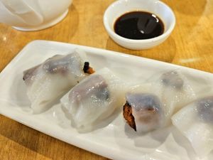 Rice noodle rolls with Omnipork at Veggie Kingdom 緻素坊 in Kowloon