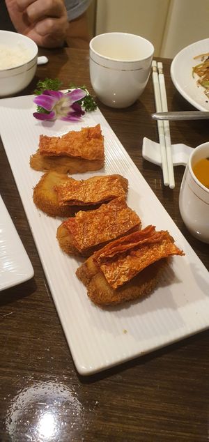 Deep-fried lion's mane mushroom with crispy yuba as the "duck" to wrap in pancakes at Veggie Kingdom 緻素坊 in Kowloon