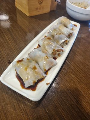 Rice noodle rolls with mushrooms at Veggie Kingdom 緻素坊 in Kowloon
