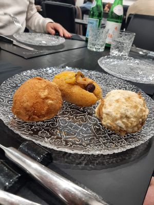  at Isabella De Cham in Naples