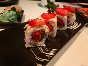 vegan tuna sushi at Niji Bar in Sitges