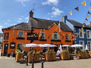 Bright and cheerful vibe! at The Bear Inn in Llandovery