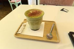 matcha latte at Organico Juice Bar & Eatery in Liverpool