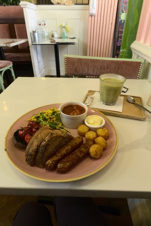 english breakfast at Organico Juice Bar & Eatery in Liverpool