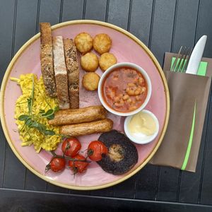 Vegan breakfast at Organico Juice Bar & Eatery in Liverpool