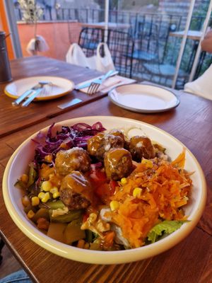 Meat Ball Salad at Veganarsist - Balat in Istanbul