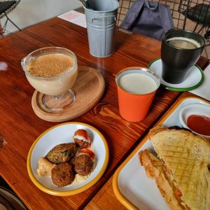 Salep, café e ayran at Veganarsist - Balat in Istanbul
