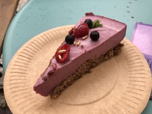 Veganer Blaubeer- Käsekuchen at Caffe Szept in Jelenia Gora