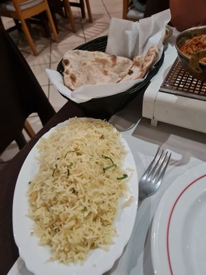 Garlic rice and tandoori roti at Spice Lounge in Albufeira