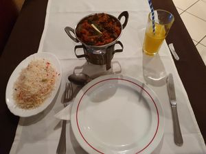 Bhindi bhaji with Ladyfinger vegetable, pulau rice and mango juice at Spice Lounge in Albufeira