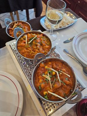 Chana masala, vegetable dhansak and bombay aloo at Spice Lounge in Albufeira