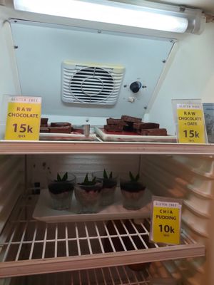 Raw chocolate & chia pudding (fridge) at Warung Green in Ubud