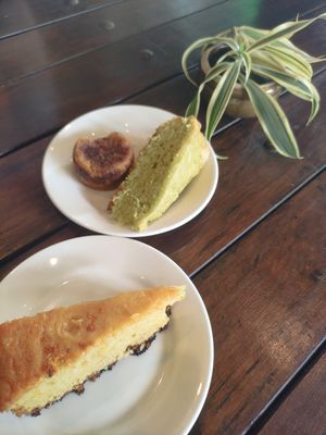 Cakes at Warung Green in Ubud