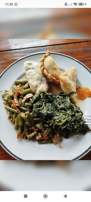 Plato mix at Warung Green in Ubud