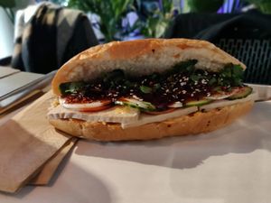 Gute Auswahl an vegane Gerichte und leckeres Essen. Leider sind die Portionen zu klein. #Veganuary at Banh Mi & Bubbles in Stuttgart