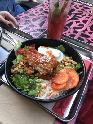 Kikeri Bowl with vegan chicken (14,50€)  at Banh Mi & Bubbles in Stuttgart