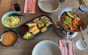 Vegan bami, loempia's, babi pangang, groente gyoza at De Orchidee in Eindhoven