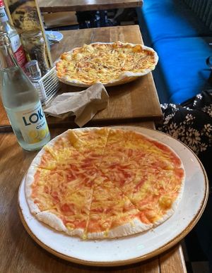 Pizza Margherita  at Cyrano in Lidkoeping