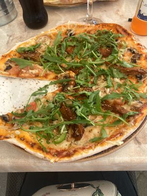 Pizza verte with vegan cheese  at Cyrano in Lidkoeping