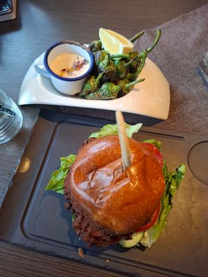 Veggie Wunder vegan burger and Vegan Drippin starter at Dahuam.202 in Gerlos