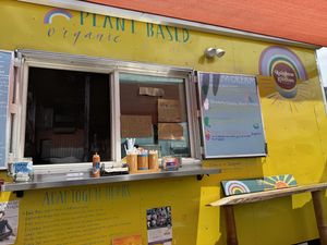 Food truck  at Rainbow Kitchen + Rebel Tonics in Haiku