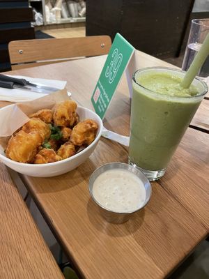 Green smoothiee #Veganuary at Veggie Grill by Next Level in Santa Monica