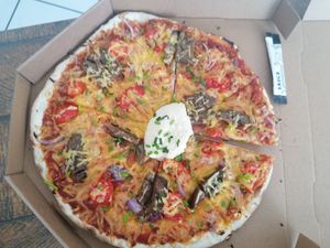 Vegan pizza (eggplant, tomatoes, vegan cheese, and houmous) at La Pizza de Nico in Vandoeuvre-les-nancy