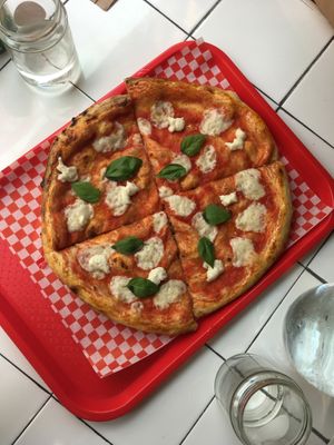 Pizza Margherita with Cashew-Mozzarella at Pizzi*s & Cream in Vienna