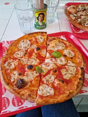 Delicious vegan and organic pizza! ❤🍕 at Pizzi*s & Cream in Vienna