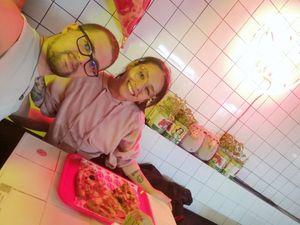 having a NY style experience at Pizzis n cream at Pizzi*s & Cream in Vienna