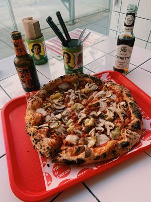 Capricciosa (w/o olives, w/ mushrooms) - 13,9 EUR at Pizzi*s & Cream in Vienna