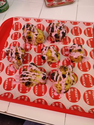 Pizza Knots mit Knoblauch Öl und Mayo at Pizzi*s & Cream in Vienna