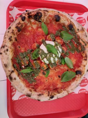 Aktuelle Spezial Pizza: Pizza Burrata at Pizzi*s & Cream in Vienna