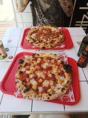 Pizza beyond Hawaii at Pizzi*s & Cream in Vienna