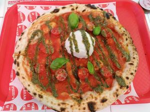 Vegan burrata pizza at Pizzi*s & Cream in Vienna