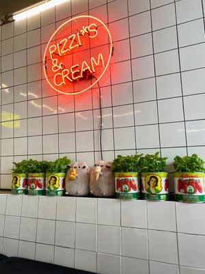  at Pizzi*s & Cream in Vienna