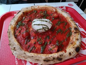 Special 'burrata' at Pizzi*s & Cream in Vienna