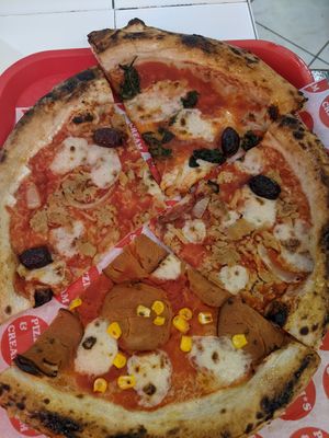 2x Don Tuna, Spinaci, Holy Pepperoni at Pizzi*s & Cream in Vienna