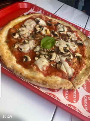  at Pizzi*s & Cream in Vienna