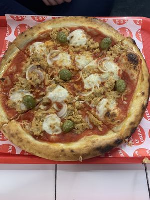 Tuna pizza  at Pizzi*s & Cream in Vienna