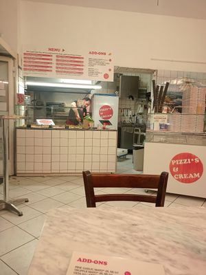  at Pizzi*s & Cream in Vienna