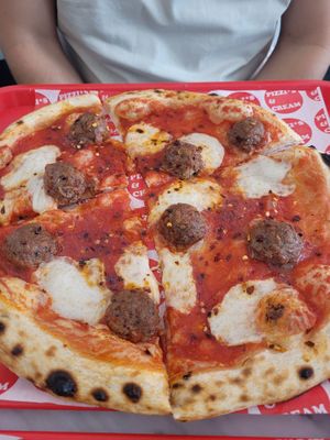 Spicey meatball pizza - 7/10  at Pizzi*s & Cream in Vienna