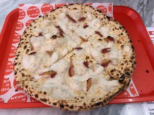 Pizza Quattro formagi  at Pizzi*s & Cream in Vienna