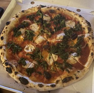 Spinach pizzaa  at Pizzi*s & Cream in Vienna