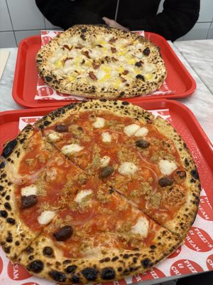 Quattro „Formaggi“ and Tuna pizza  at Pizzi*s & Cream in Vienna