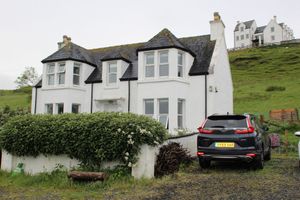 Front view at Sgarbh Lodge in Isle Of Skye