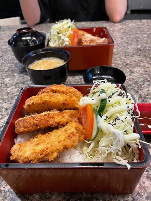 Bento deep fried pork (front) and grilled chicken   at Chijuya Restaurant - Jing Xin Health Food in Bangkok