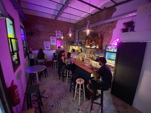 Good ambient and friendly bartenders at El Forat in Barcelona